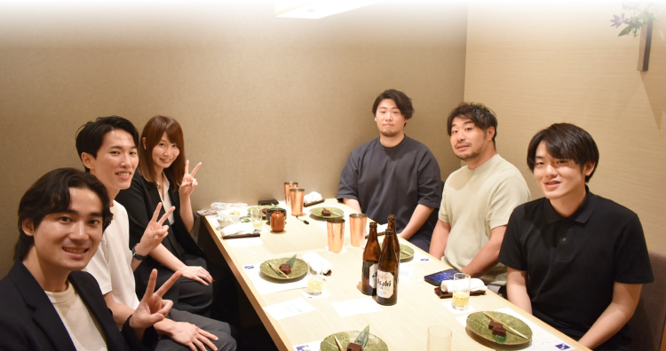 会食倶楽部の会食風景